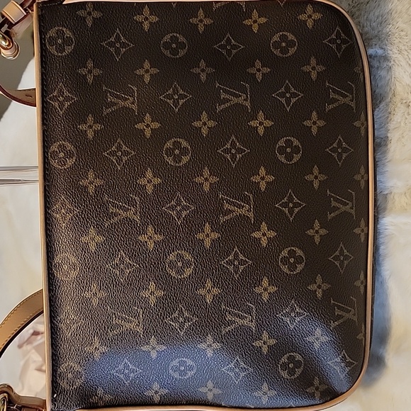 Louis Vuitton Hudson  Crossbody Bag - Picture 4 of 16